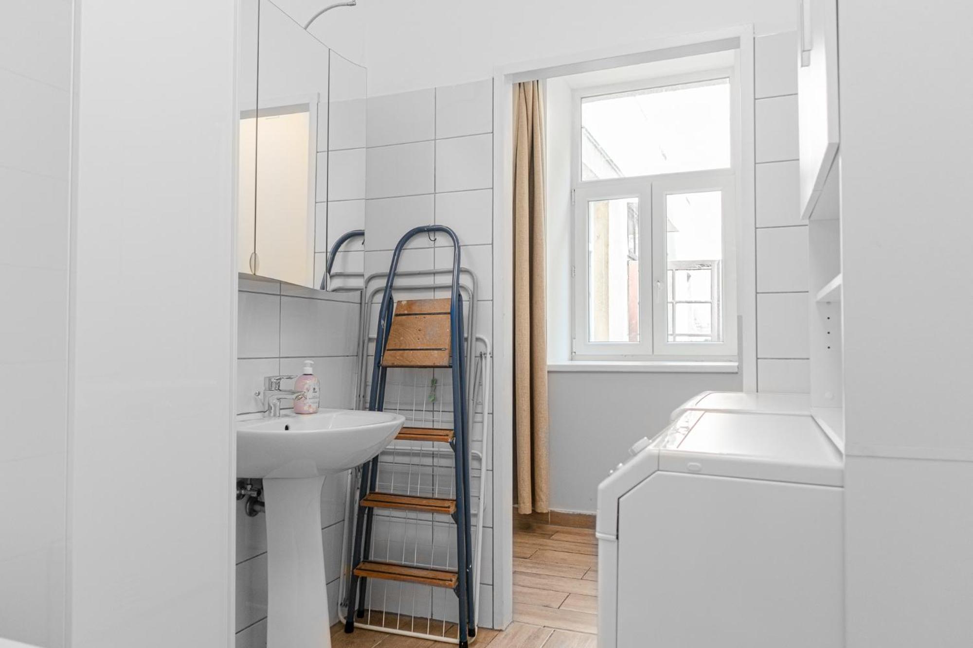 Relaxing 2-Bed Apartment For Extended Visits Wenen Buitenkant foto